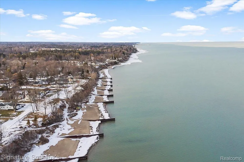 6997 Lakeshore Road Worth Township, MI 48450