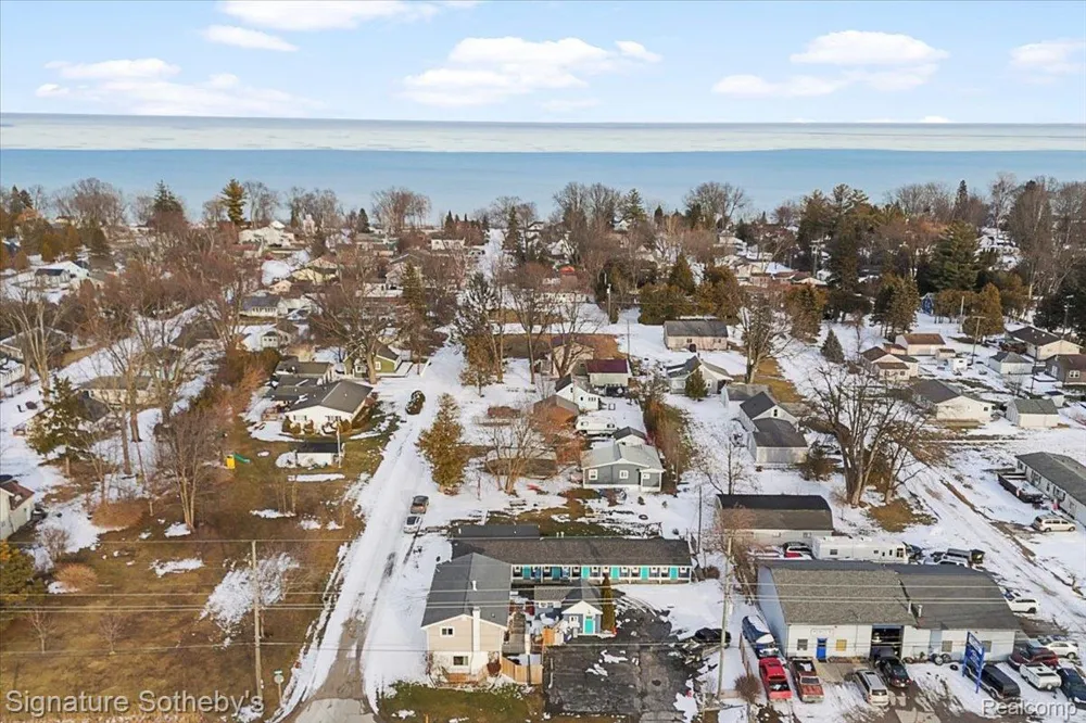 6997 Lakeshore Road Worth Township, MI 48450