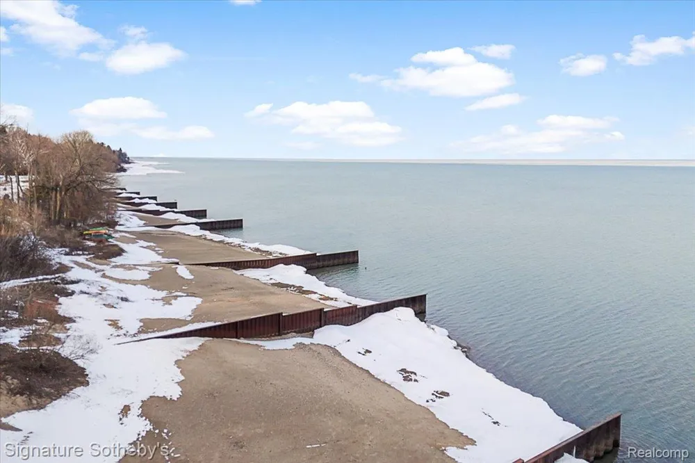 6997 Lakeshore Road Worth Township, MI 48450