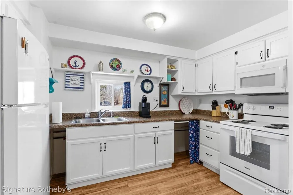 6997 Lakeshore Road Worth Township, MI 48450