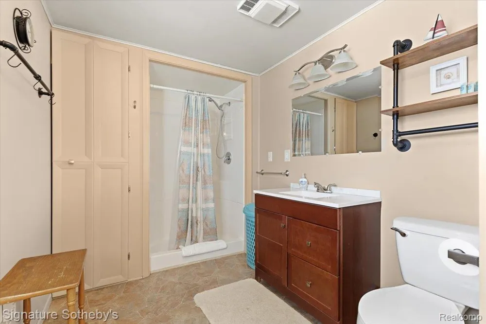 6997 Lakeshore Road Worth Township, MI 48450
