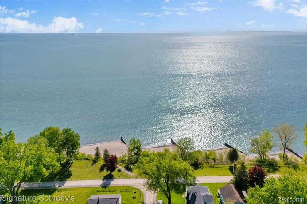 6997 Lakeshore Road Worth Township, MI 48450