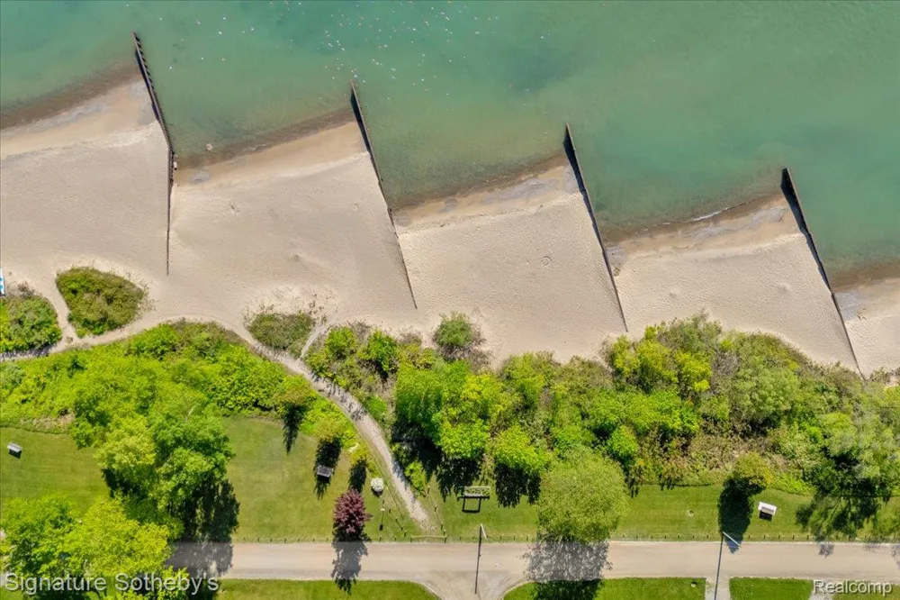 6997 Lakeshore Road Worth Township, MI 48450