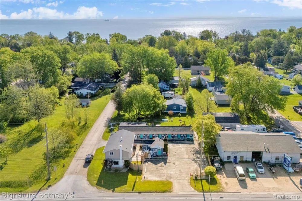6997 Lakeshore Road Worth Township, MI 48450
