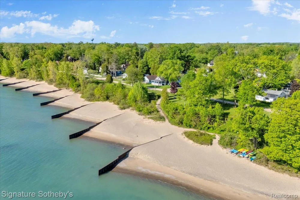 6997 Lakeshore Road Worth Township, MI 48450