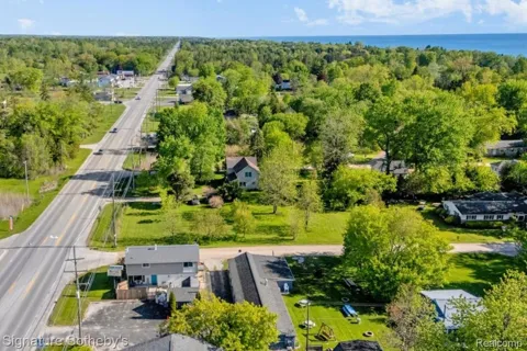 6997 Lakeshore Road