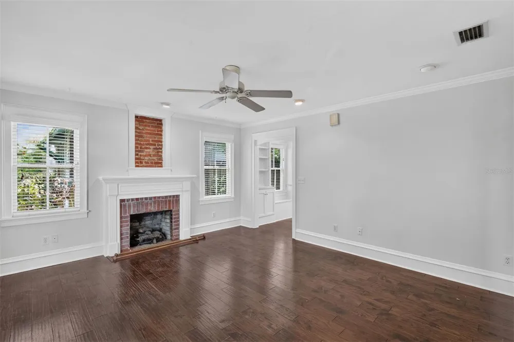 433 SE 7TH STREET Gainesville, FL 32601