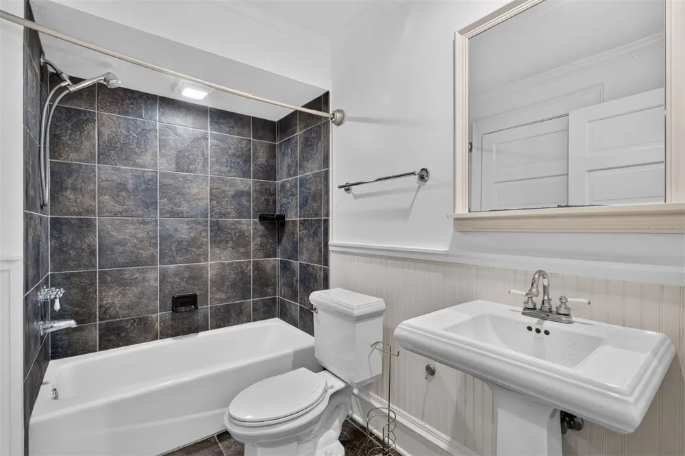 433 SE 7TH STREET Gainesville, FL 32601