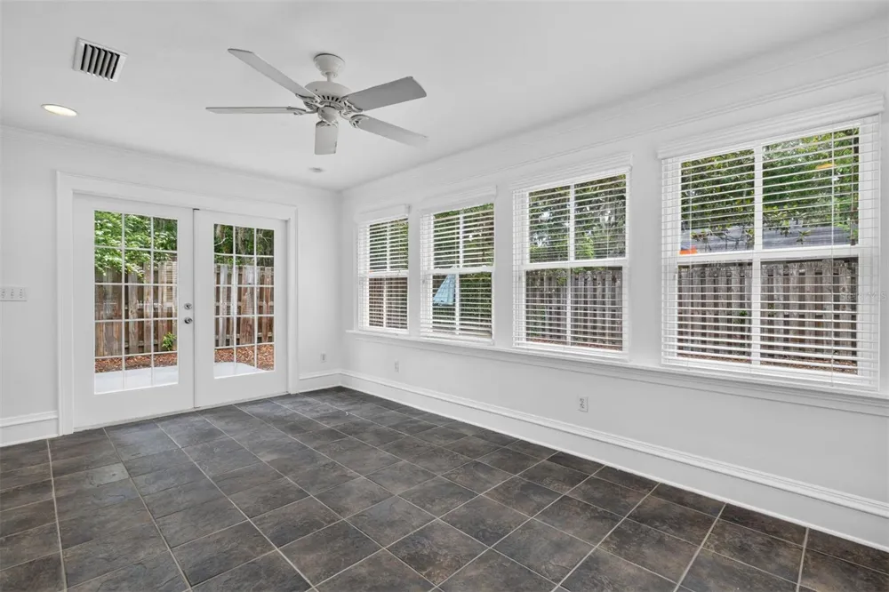 433 SE 7TH STREET Gainesville, FL 32601
