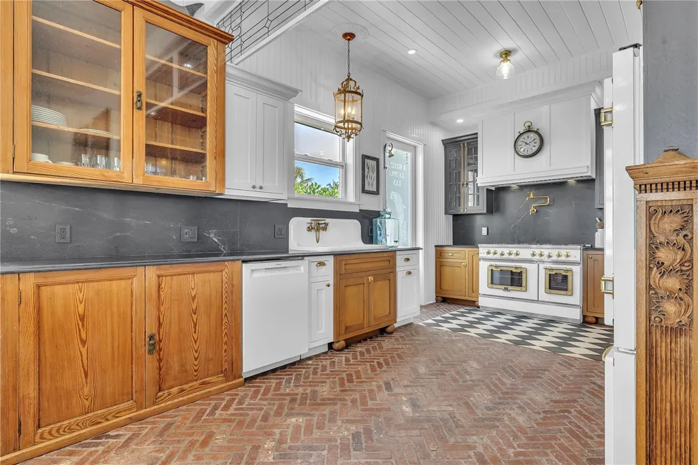 8241 MAIN STREET Bokeelia, FL 33922
