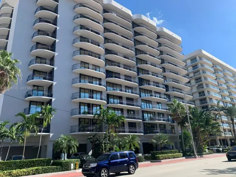 8877 COLLINS AVENUE #506