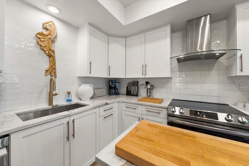 8 BELLEVIEW BOULEVARD #203 Belleair, FL 33756