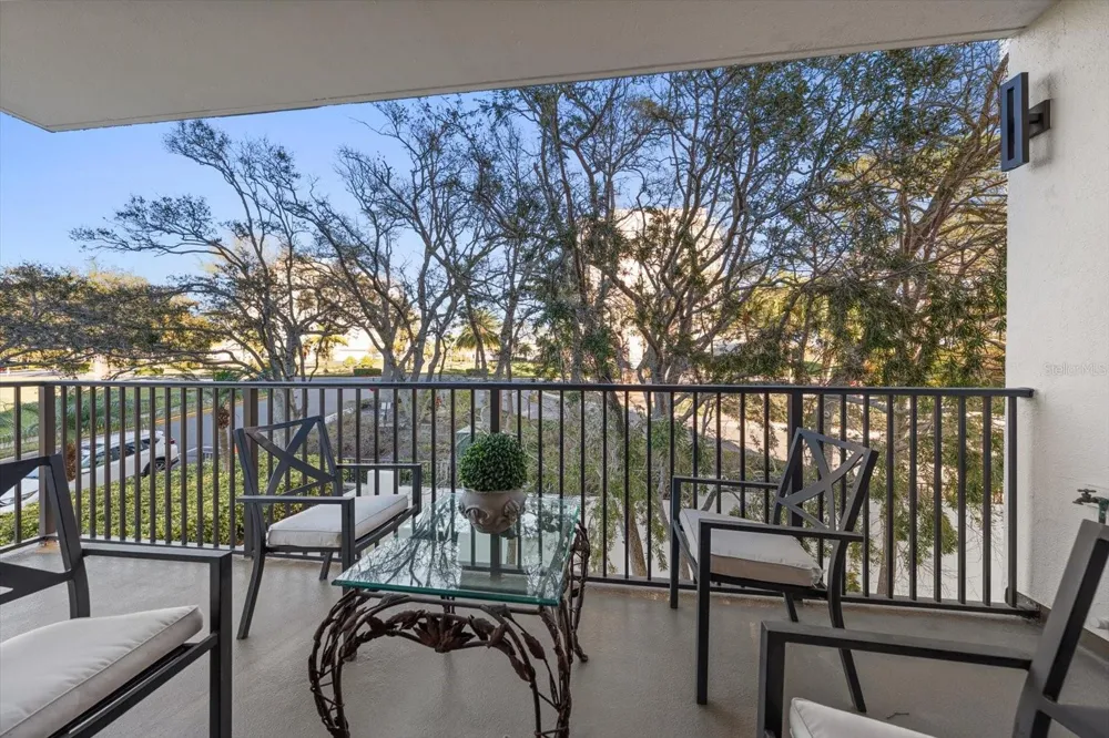 8 BELLEVIEW BOULEVARD #203 Belleair, FL 33756