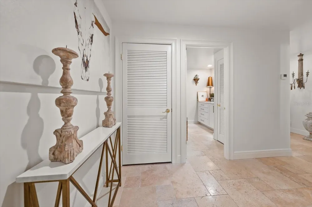 8 BELLEVIEW BOULEVARD #203 Belleair, FL 33756