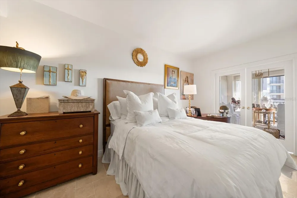 8 BELLEVIEW BOULEVARD #203 Belleair, FL 33756
