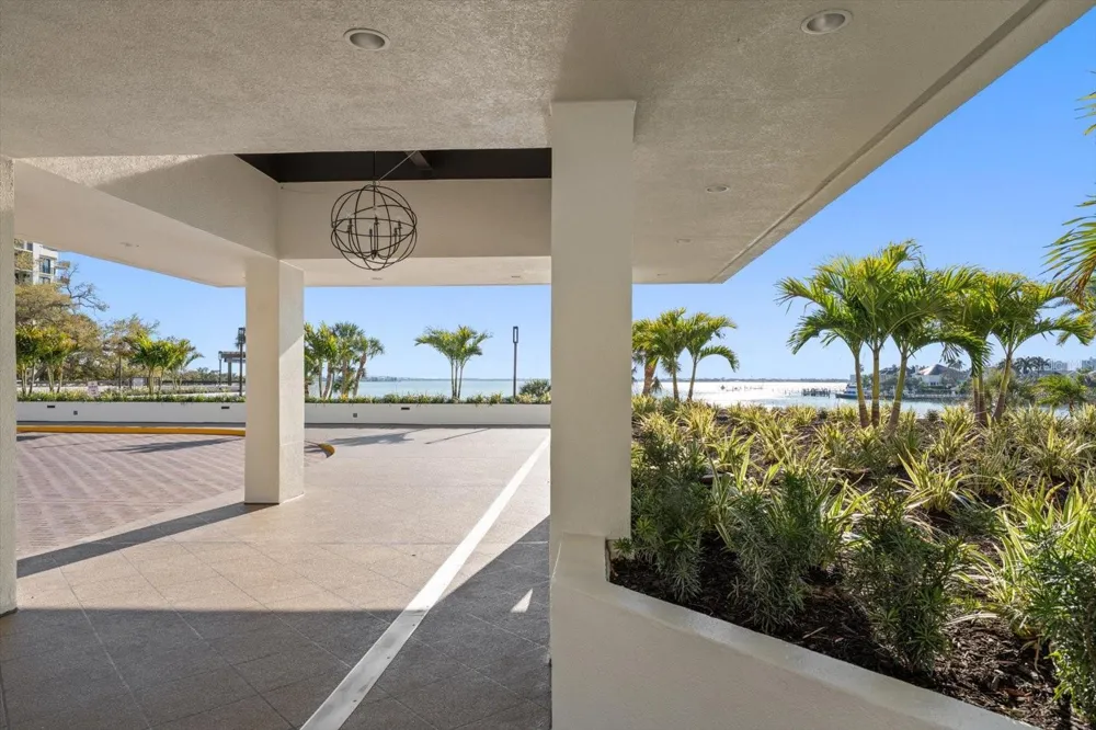 8 BELLEVIEW BOULEVARD #203 Belleair, FL 33756