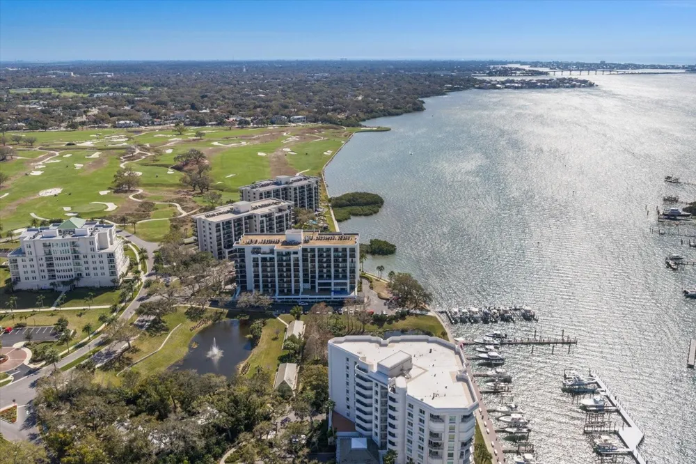 8 BELLEVIEW BOULEVARD #203 Belleair, FL 33756