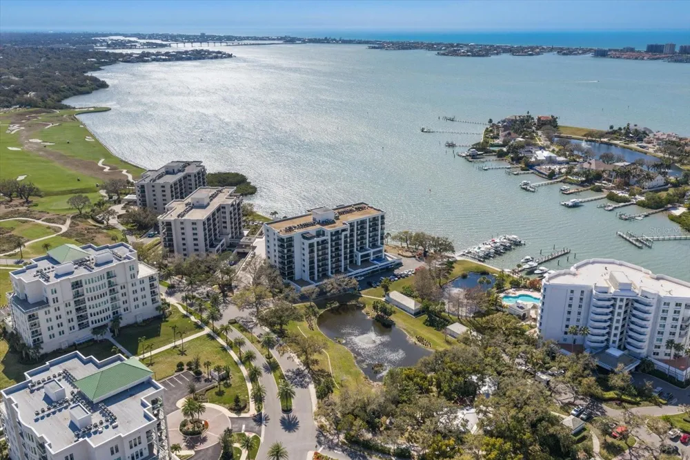 8 BELLEVIEW BOULEVARD #203 Belleair, FL 33756