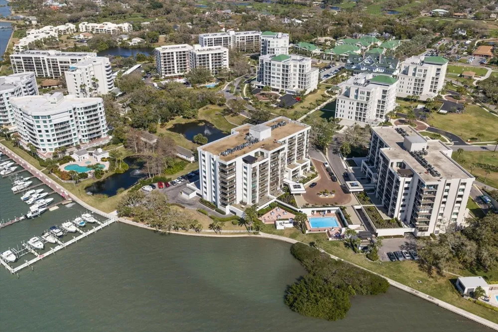 8 BELLEVIEW BOULEVARD #203 Belleair, FL 33756
