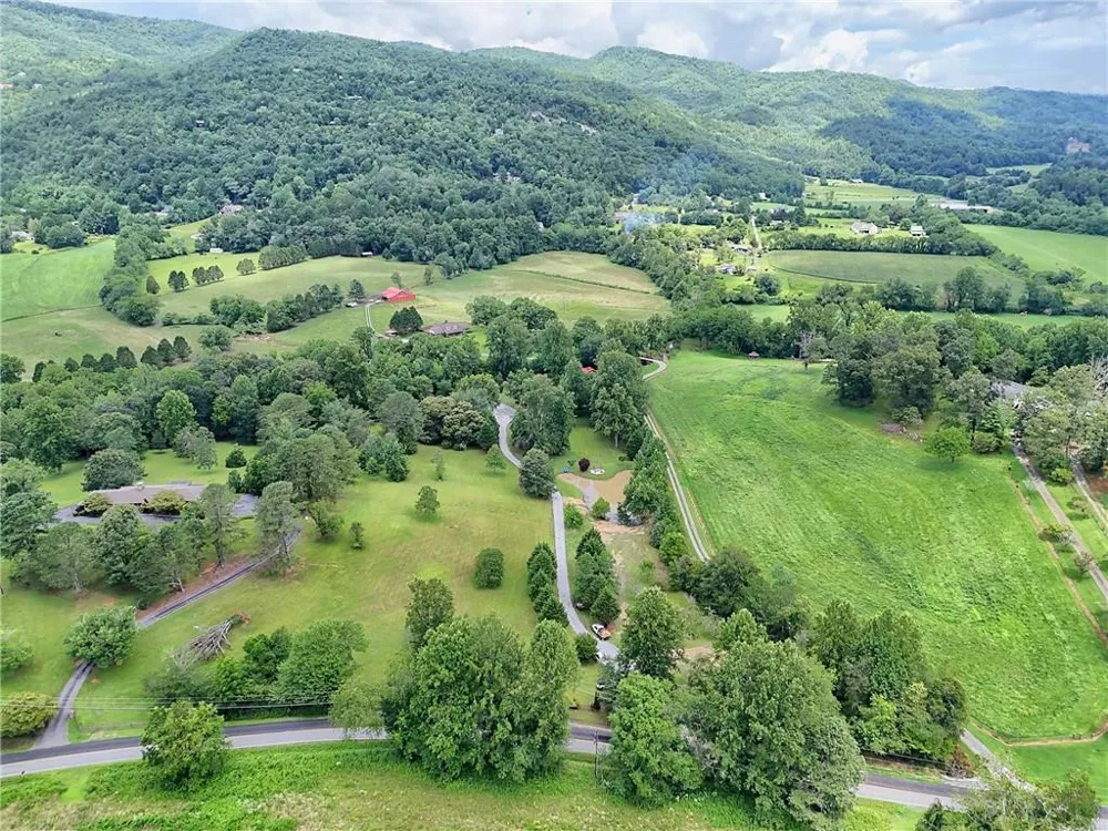 1422 Wolffork Road Rabun Gap, GA 30568