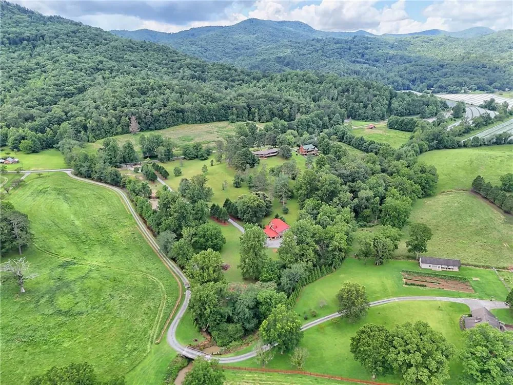1422 Wolffork Road Rabun Gap, GA 30568