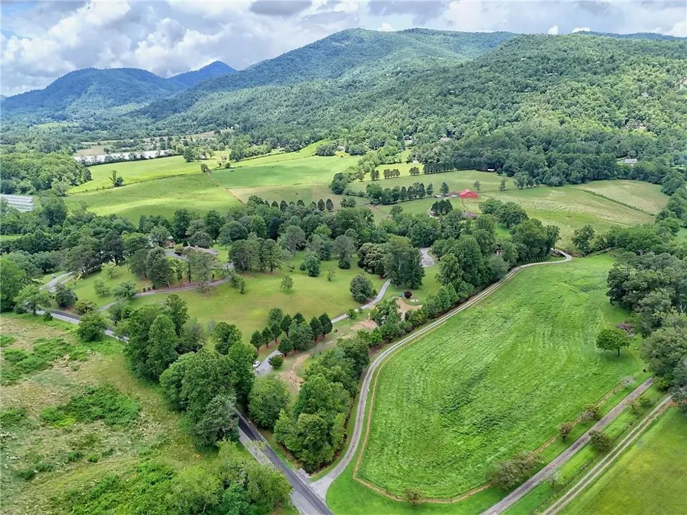 1422 Wolffork Road Rabun Gap, GA 30568