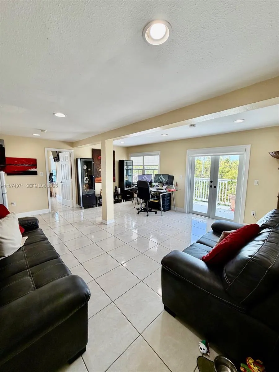 212 Banyan Ln Tavernier, FL 33070