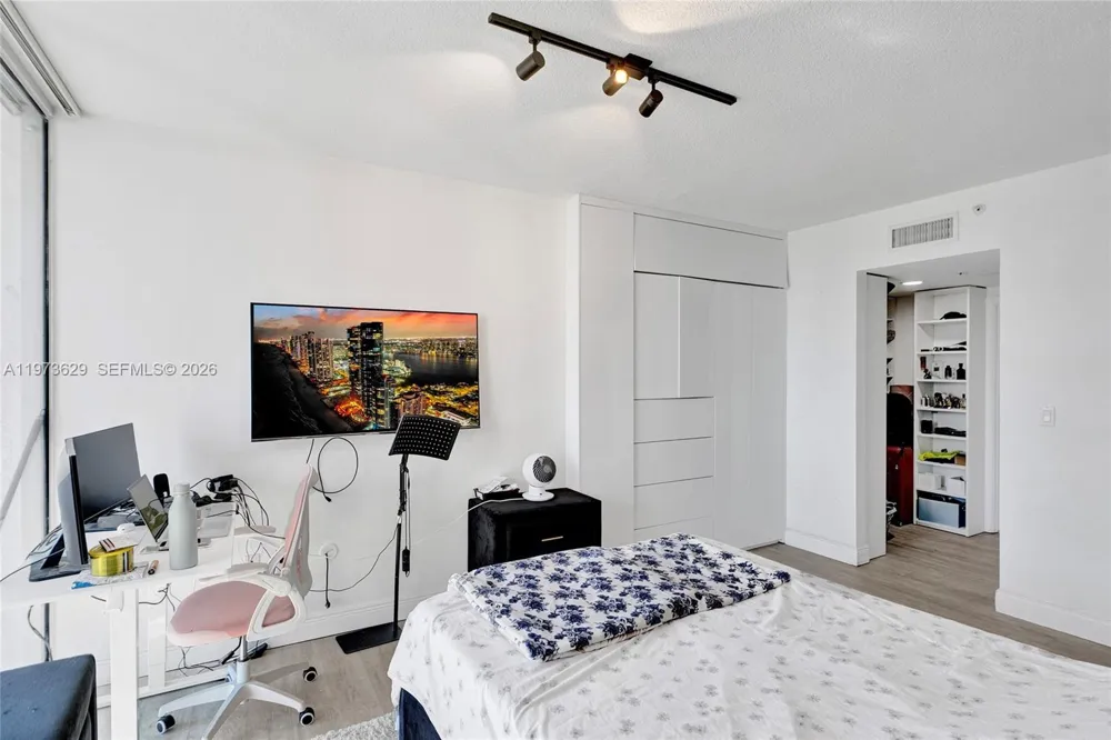 1750 Bayshore Dr #2510 Miami, FL 33132