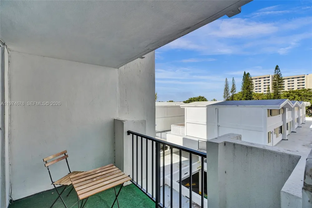 2750 NE 183rd St #406 Aventura, FL 33160