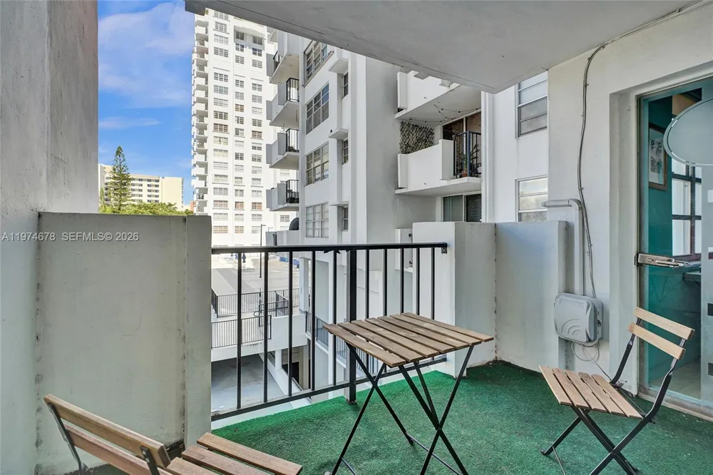 2750 NE 183rd St #406 Aventura, FL 33160