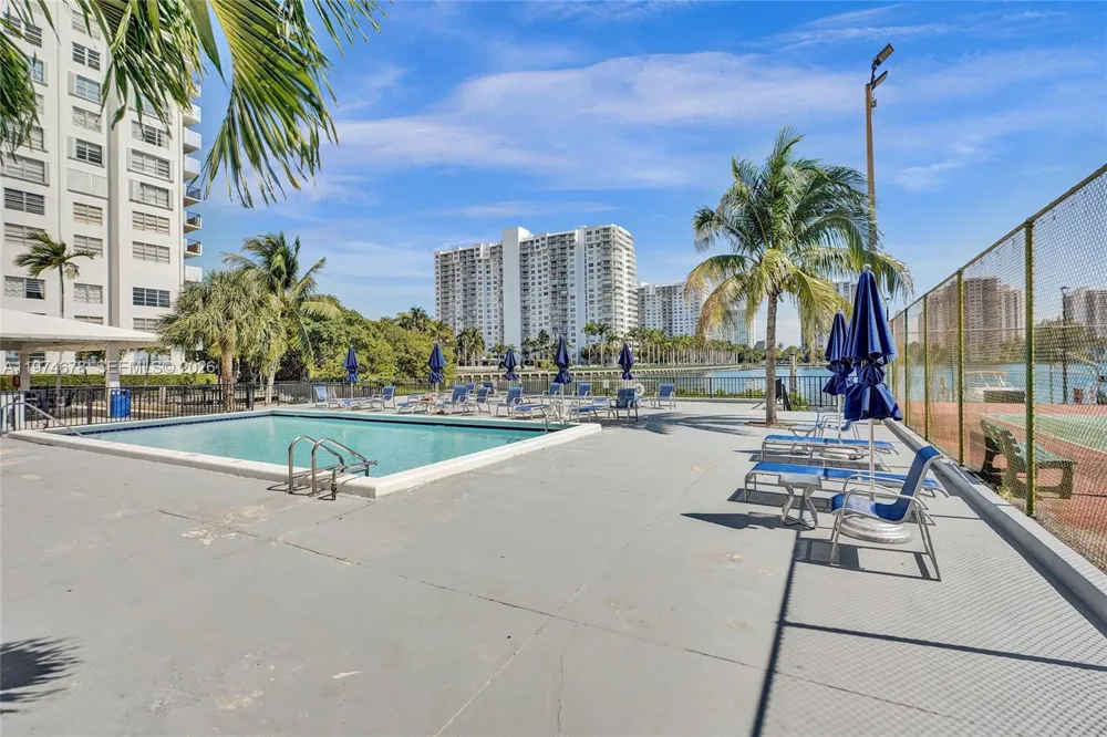 2750 NE 183rd St #406 Aventura, FL 33160
