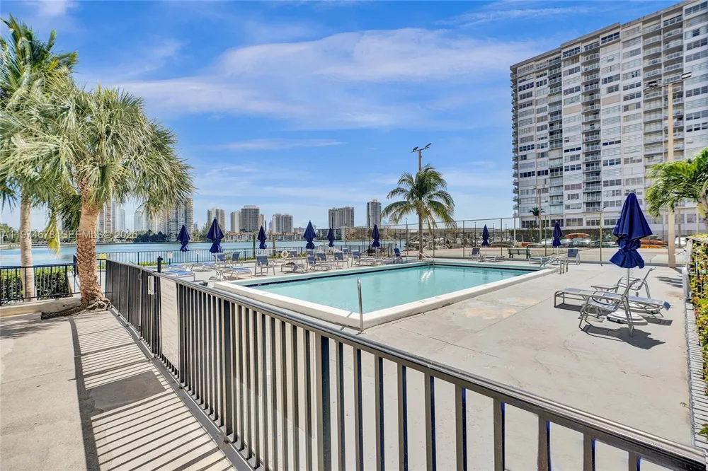 2750 NE 183rd St #406 Aventura, FL 33160
