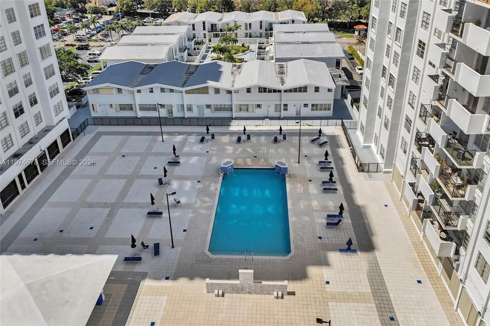 2750 NE 183rd St #406 Aventura, FL 33160