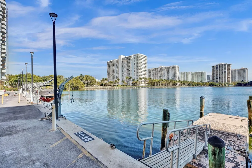 2750 NE 183rd St #406 Aventura, FL 33160