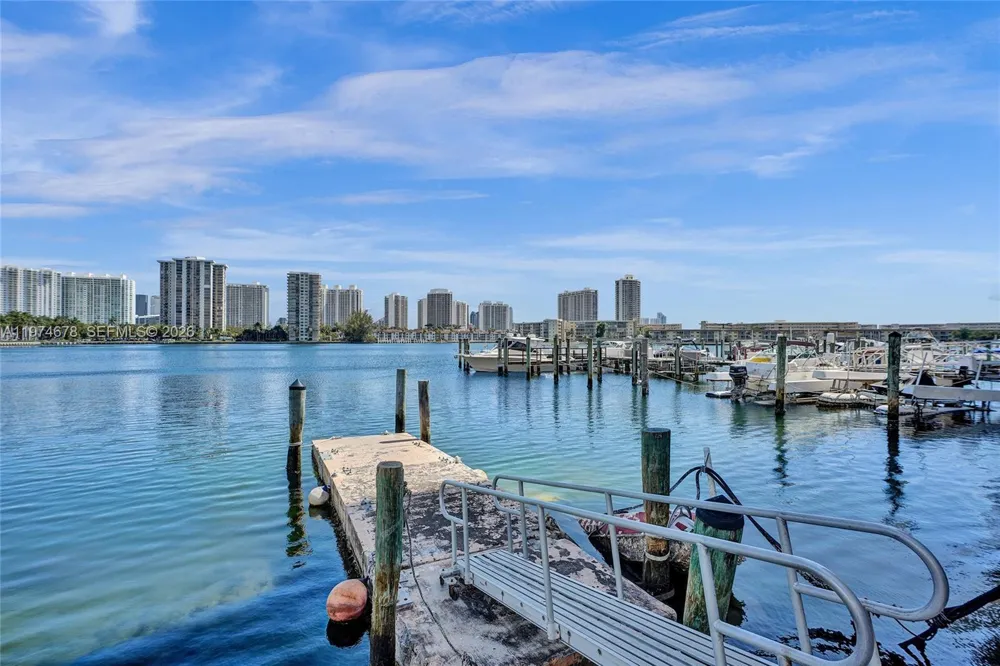 2750 NE 183rd St #406 Aventura, FL 33160