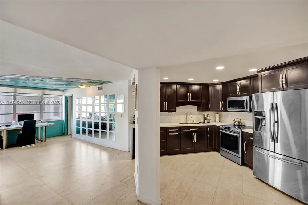 2750 NE 183rd St #406 Aventura, FL 33160