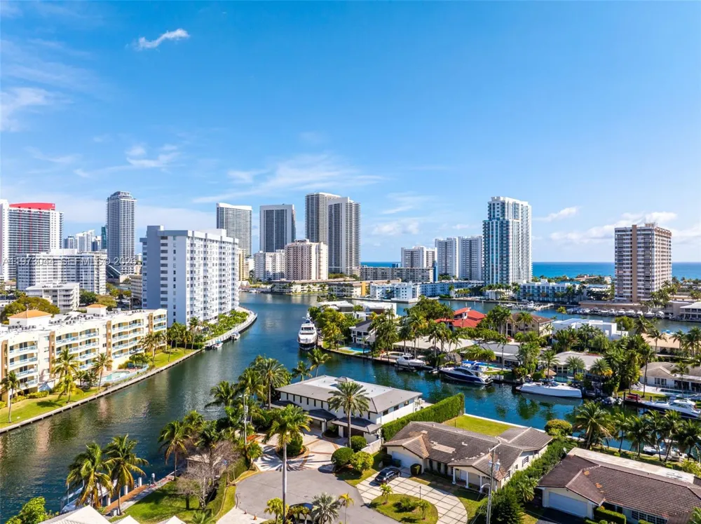 501 Hibiscus Dr Hallandale Beach, FL 33009
