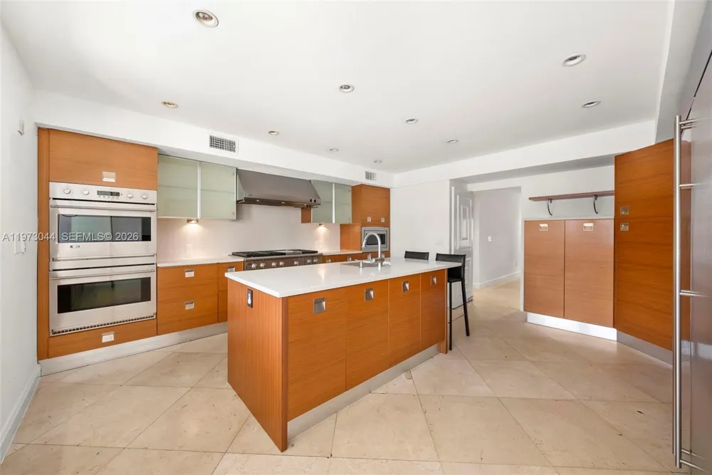 501 Hibiscus Dr Hallandale Beach, FL 33009