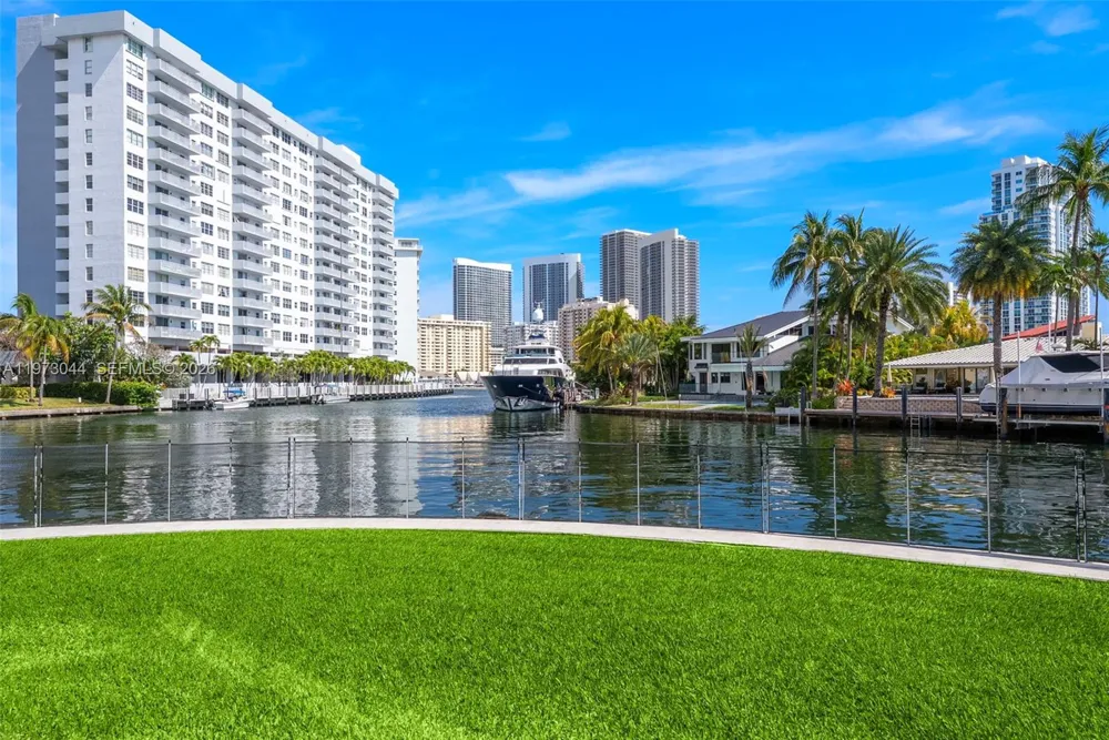 501 Hibiscus Dr Hallandale Beach, FL 33009