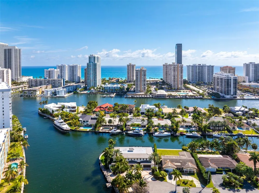 501 Hibiscus Dr Hallandale Beach, FL 33009
