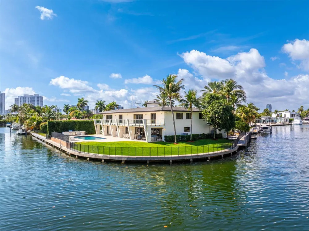 501 Hibiscus Dr Hallandale Beach, FL 33009