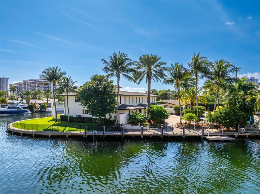 501 Hibiscus Dr Hallandale Beach, FL 33009
