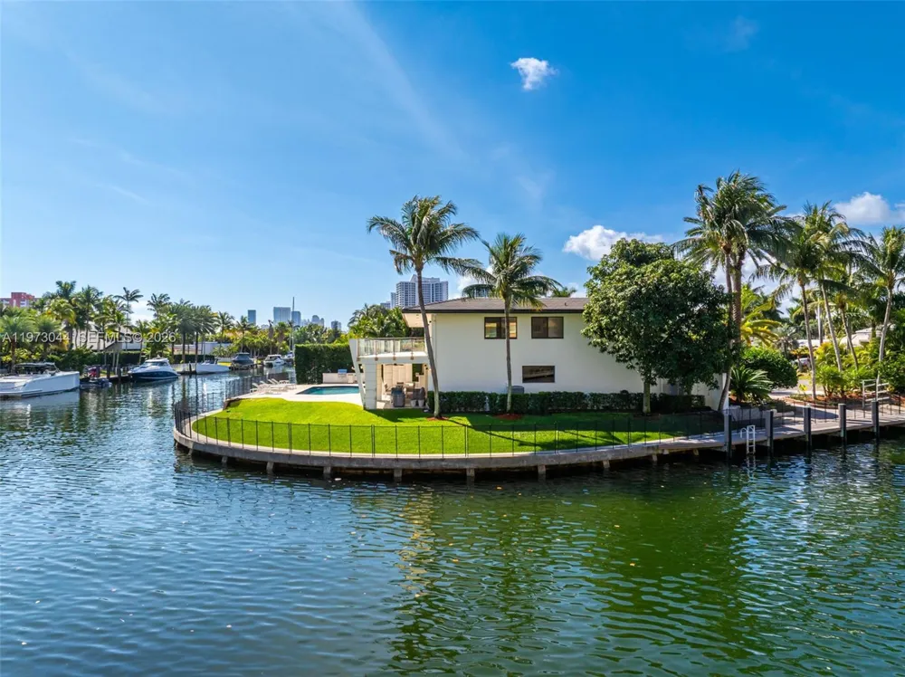 501 Hibiscus Dr Hallandale Beach, FL 33009