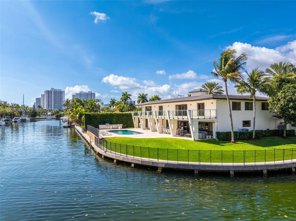 501 Hibiscus Dr Hallandale Beach, FL 33009