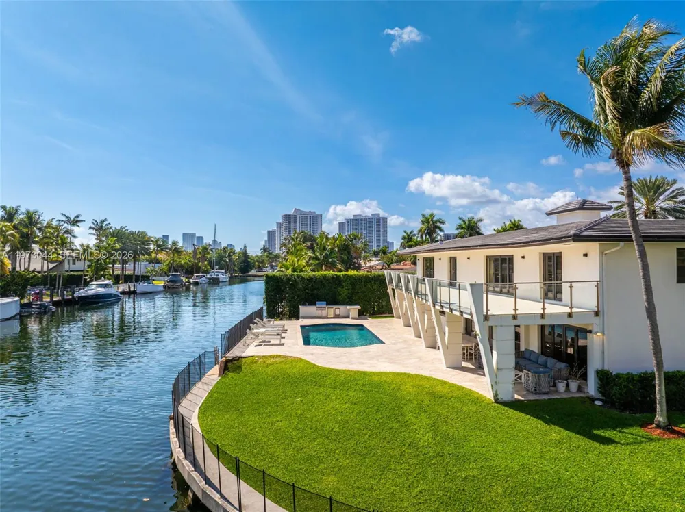 501 Hibiscus Dr Hallandale Beach, FL 33009