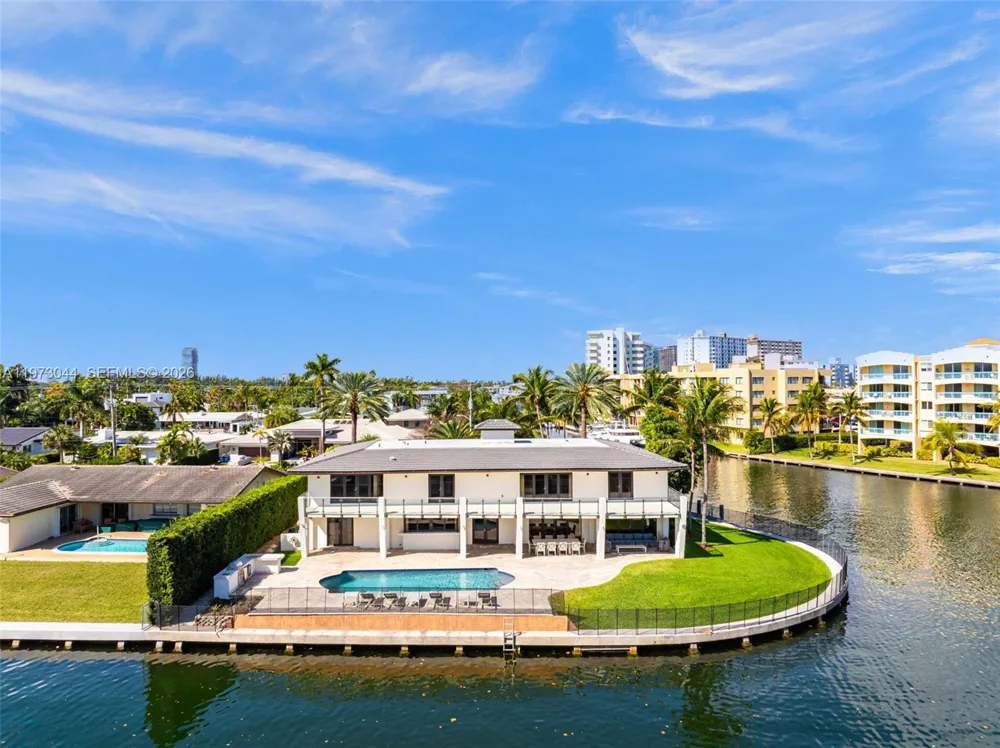501 Hibiscus Dr Hallandale Beach, FL 33009