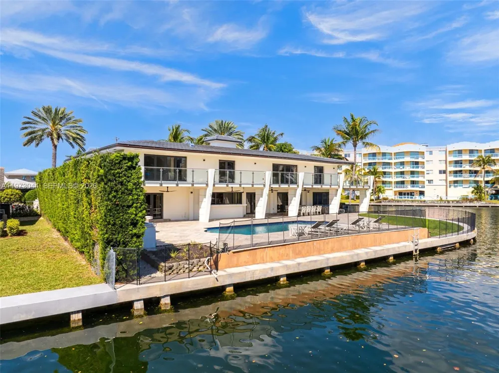 501 Hibiscus Dr Hallandale Beach, FL 33009