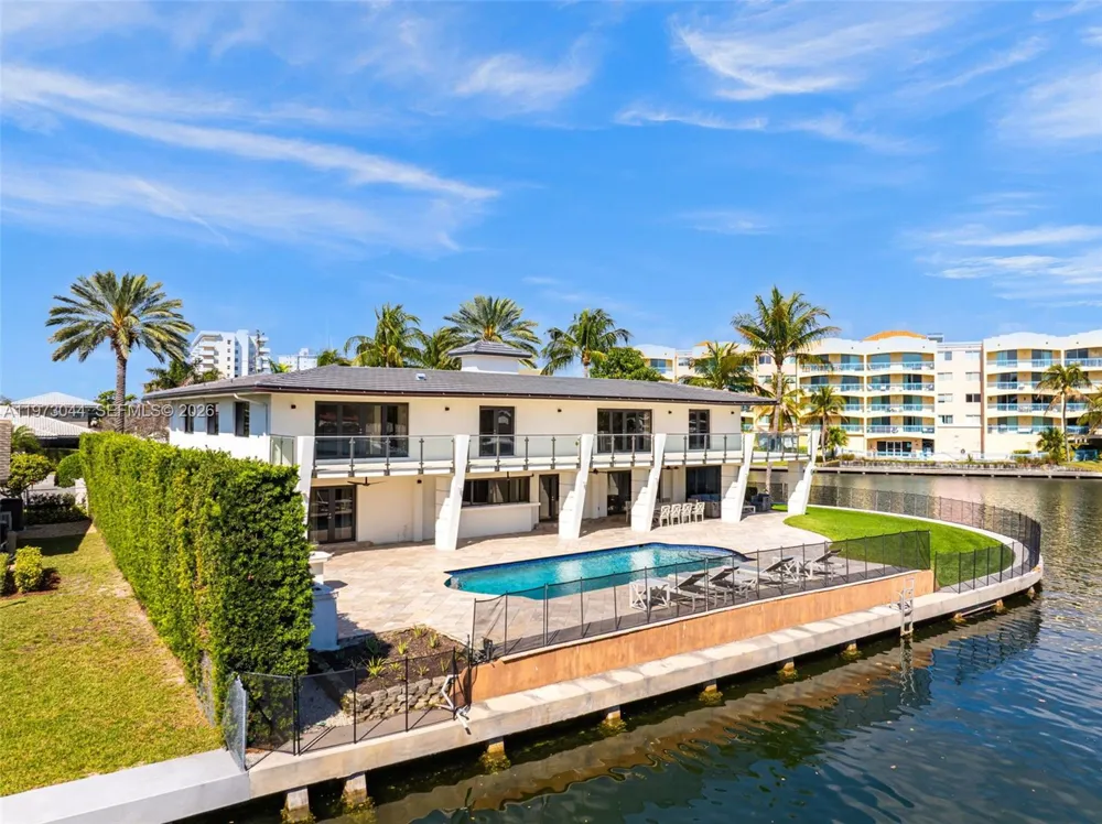 501 Hibiscus Dr Hallandale Beach, FL 33009