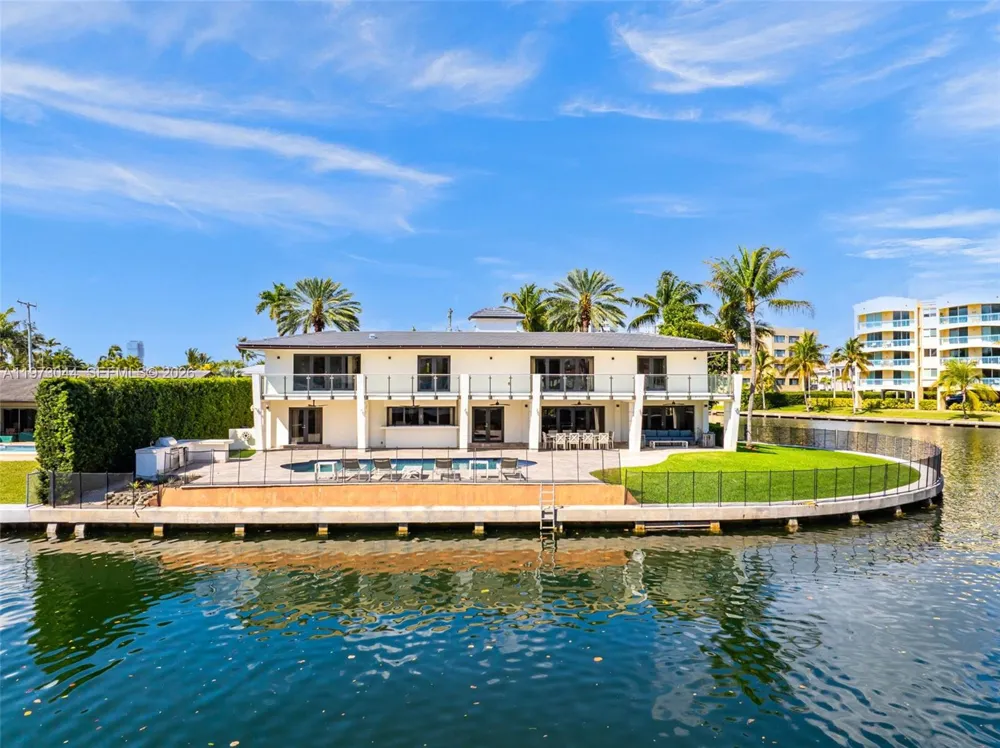 501 Hibiscus Dr Hallandale Beach, FL 33009