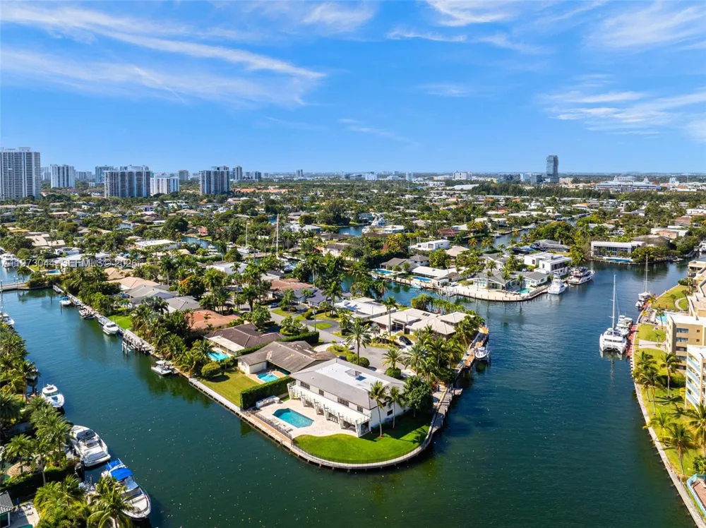 501 Hibiscus Dr Hallandale Beach, FL 33009